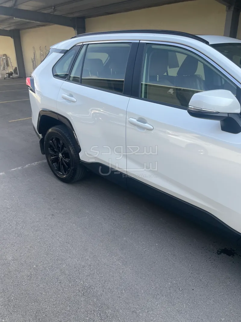 2025 تويوتا راف 4