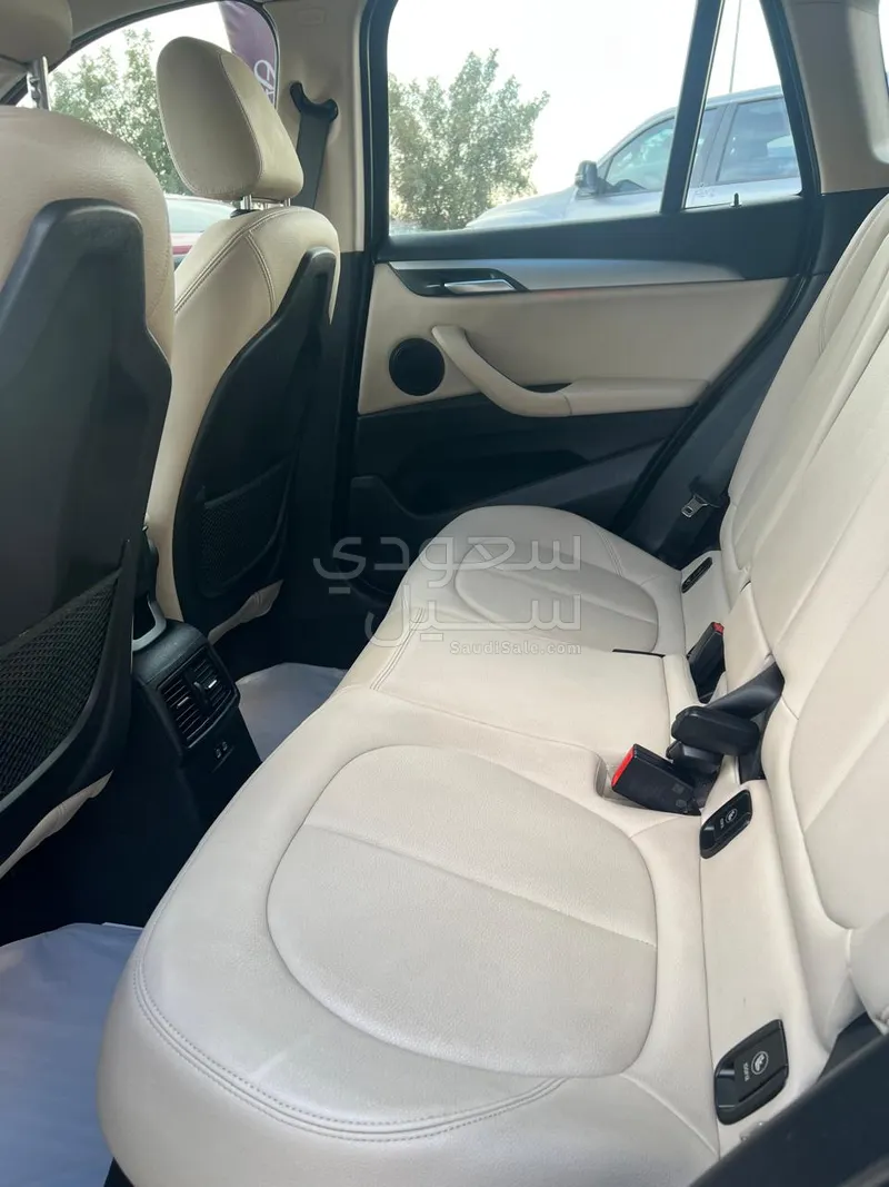 2022 بي ام دبليو الفئة اكس 1