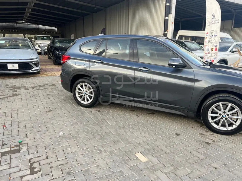 2022 بي ام دبليو الفئة اكس 1