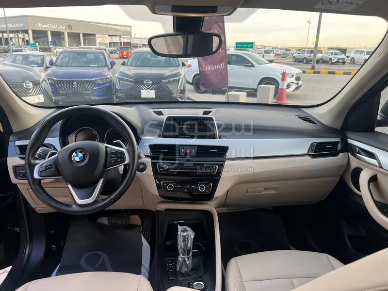 2022 بي ام دبليو الفئة اكس 1