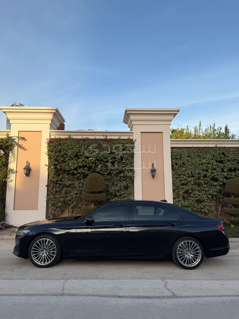 2022 بي ام دبليو الفئة السابعة 730 إل أي