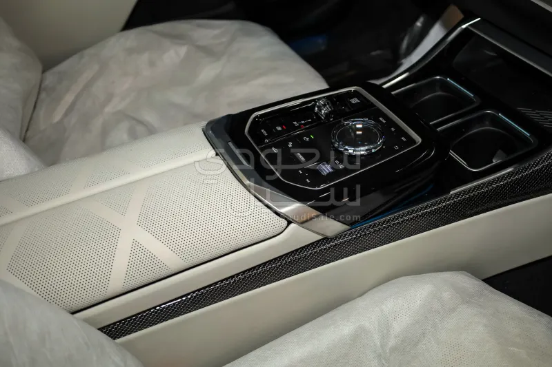 2026 بي ام دبليو الفئة السابعة 735أي