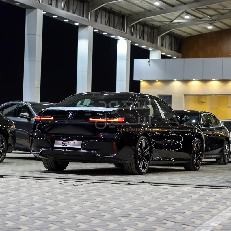 2026 بي ام دبليو الفئة السابعة 735أي