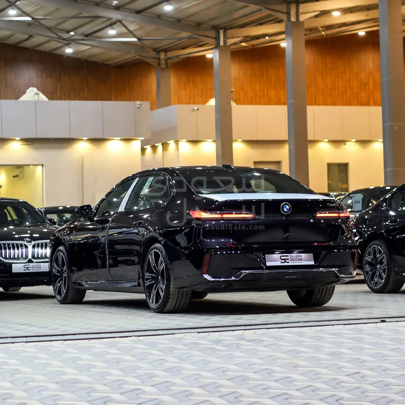2026 بي ام دبليو الفئة السابعة 735أي