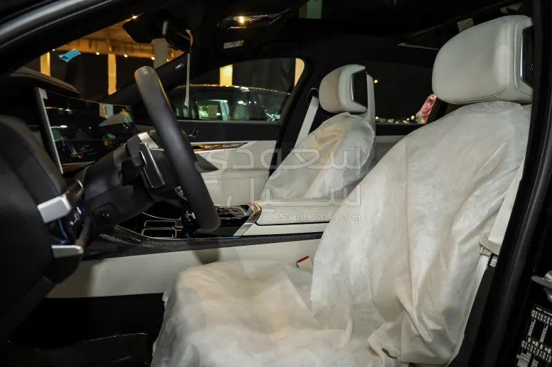 2026 بي ام دبليو الفئة السابعة 735أي