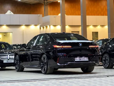 2026 بي ام دبليو الفئة السابعة 735أي