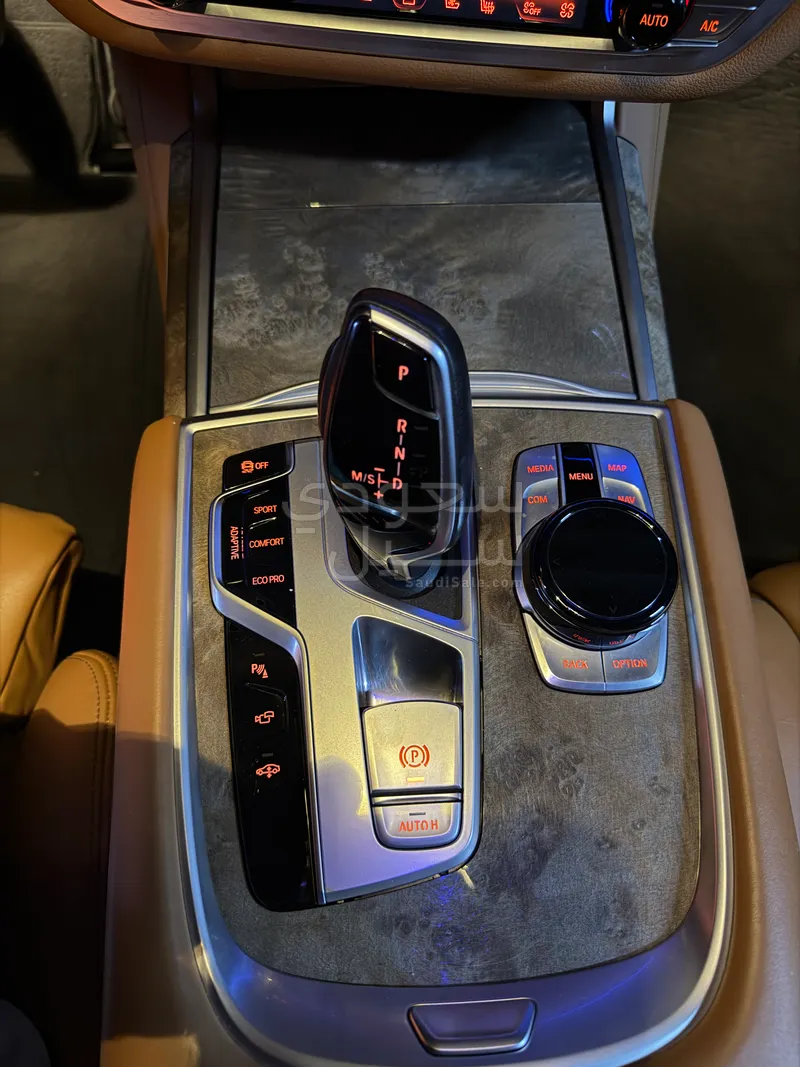 2021 بي ام دبليو الفئة السابعة 740 إل أي