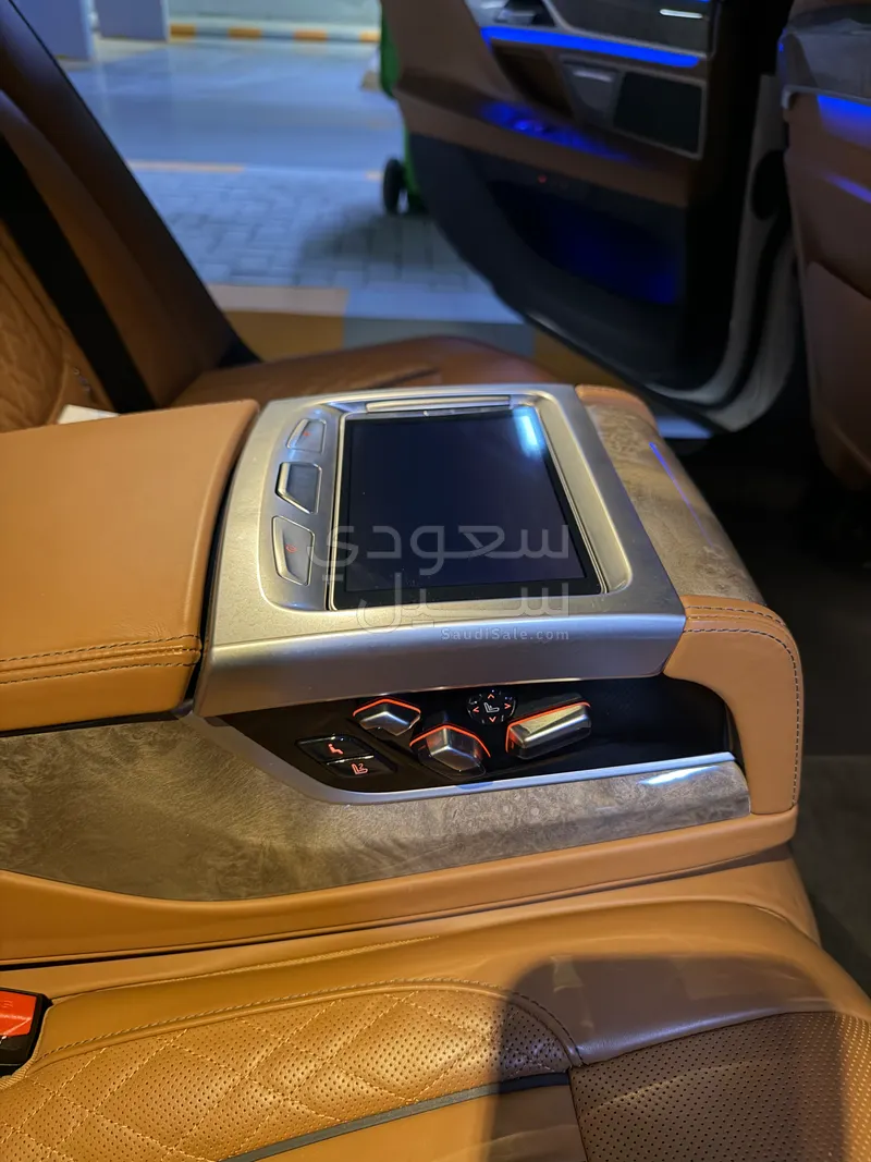 2021 بي ام دبليو الفئة السابعة 740 إل أي