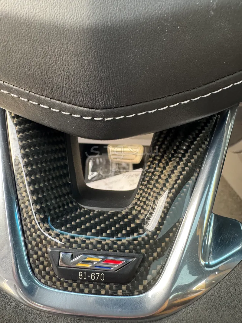 2022 كاديلاك سي تي 5 في بلاك وينج