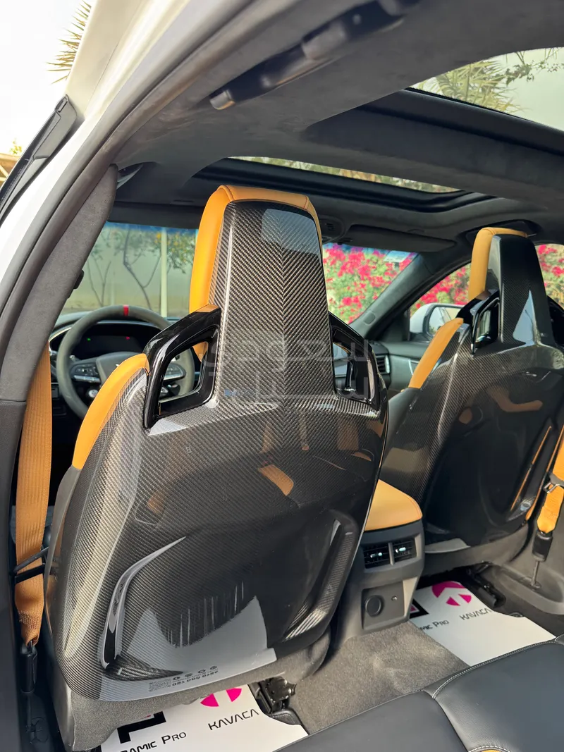 2022 كاديلاك سي تي 5 في بلاك وينج