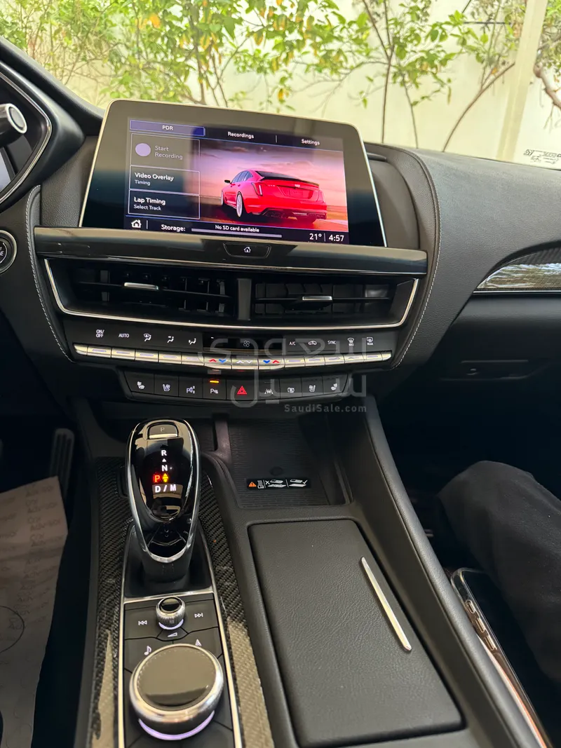 2022 كاديلاك سي تي 5 في بلاك وينج