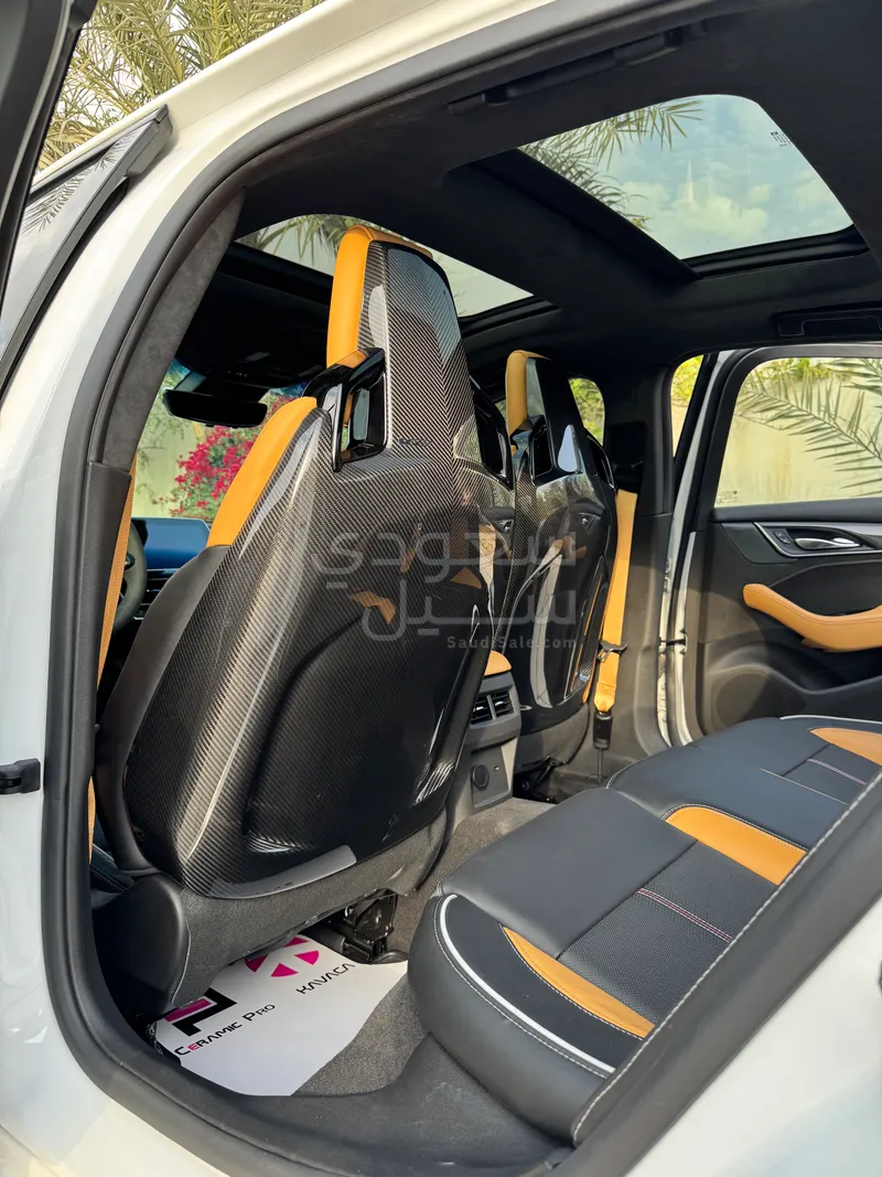 2022 كاديلاك سي تي 5 في بلاك وينج