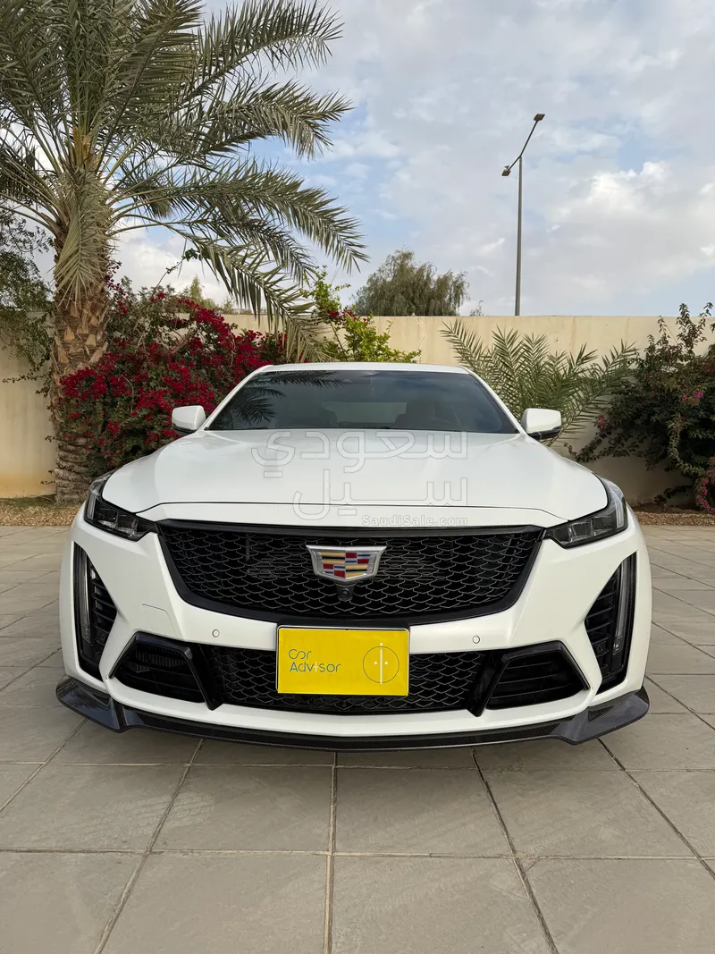 2022 كاديلاك سي تي 5 في بلاك وينج