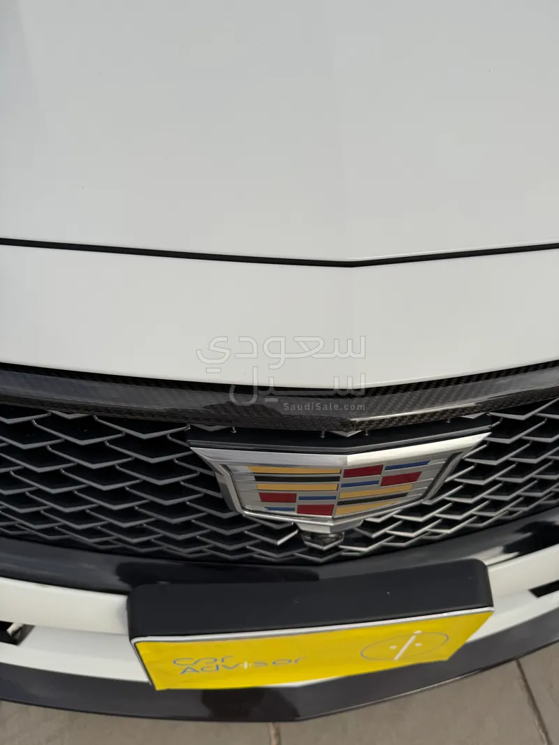 2022 كاديلاك سي تي 5 في بلاك وينج