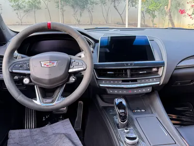 2022 كاديلاك سي تي 5 في بلاك وينج