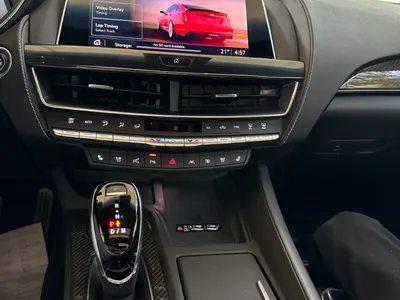 2022 كاديلاك سي تي 5 في بلاك وينج