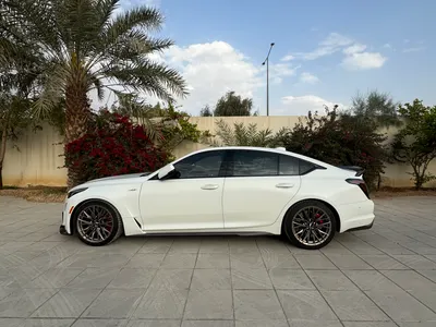 2022 كاديلاك سي تي 5 في بلاك وينج