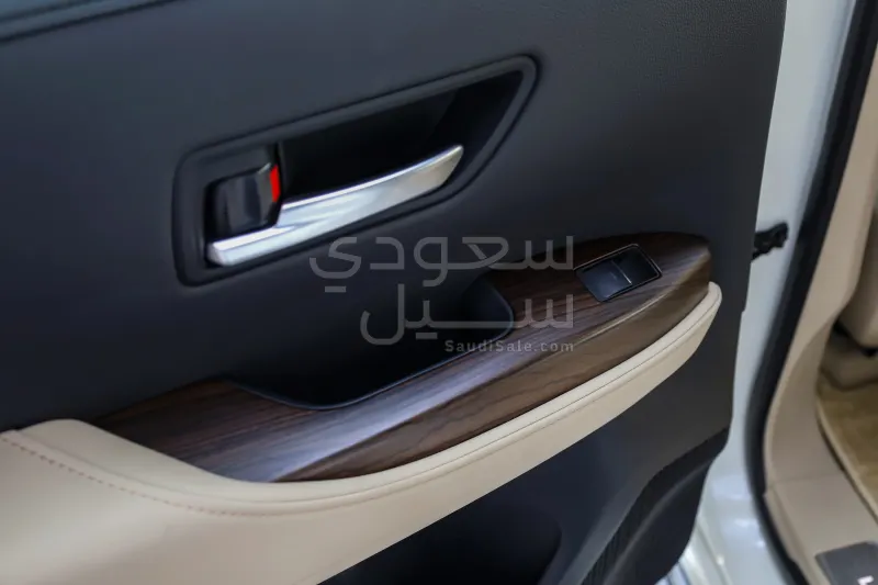 2024 تويوتا لاند كروزر جي اكس ار4