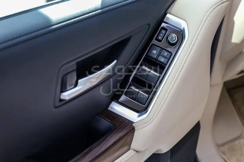 2024 تويوتا لاند كروزر جي اكس ار4