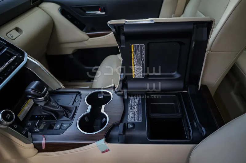 2024 تويوتا لاند كروزر جي اكس ار4