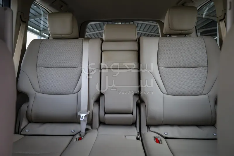 2024 تويوتا لاند كروزر جي اكس ار4