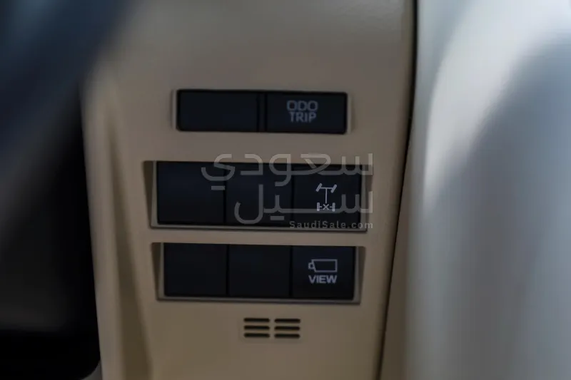 2024 تويوتا لاند كروزر جي اكس ار4