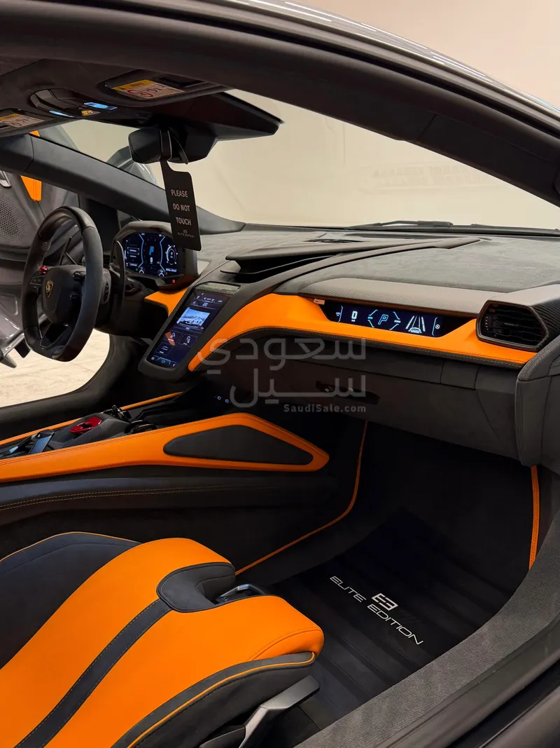 2024 لمبرجيني ريفويلتو