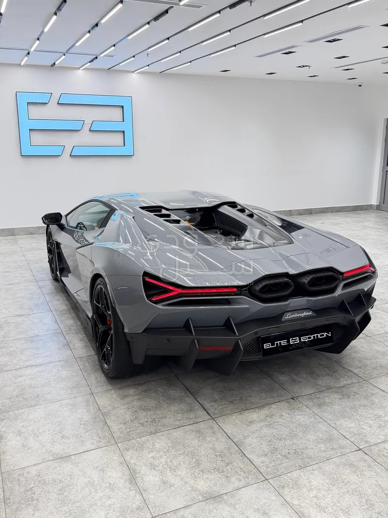 2024 لمبرجيني ريفويلتو