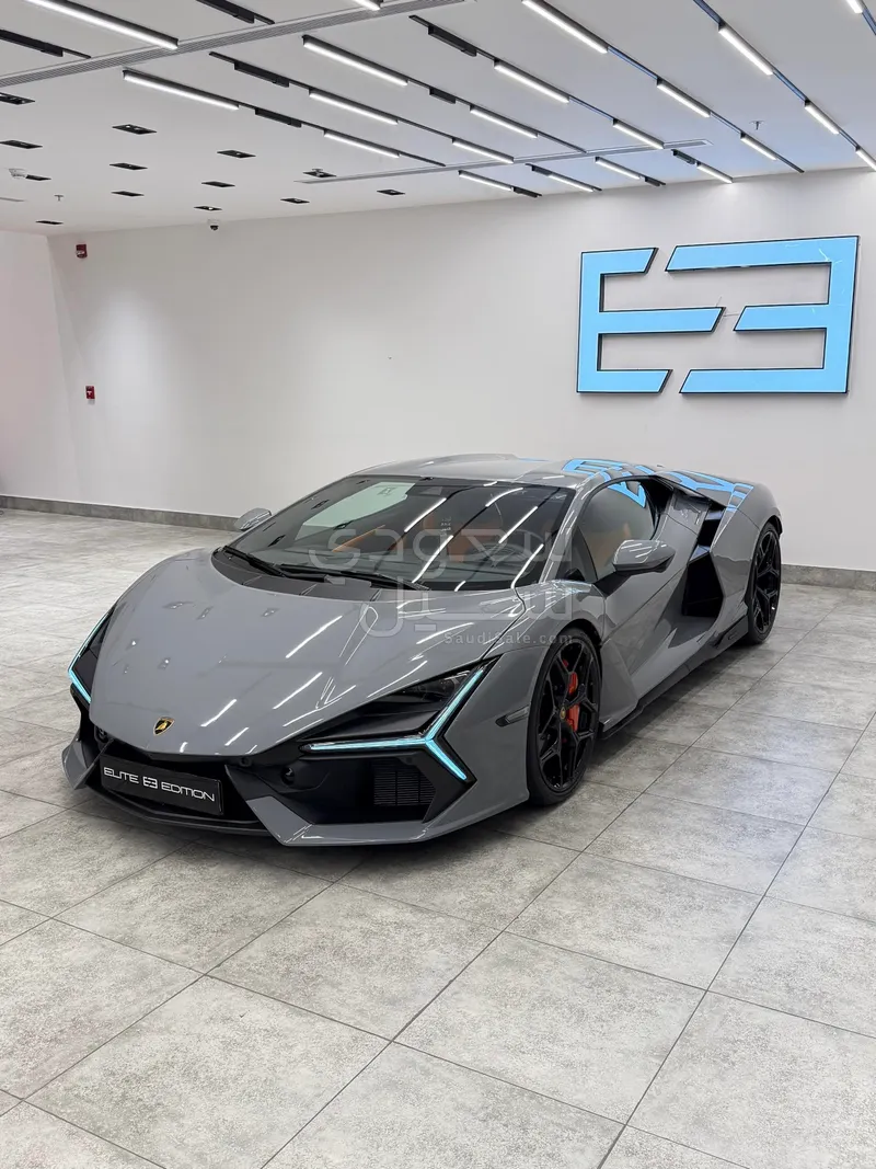 2024 لمبرجيني ريفويلتو