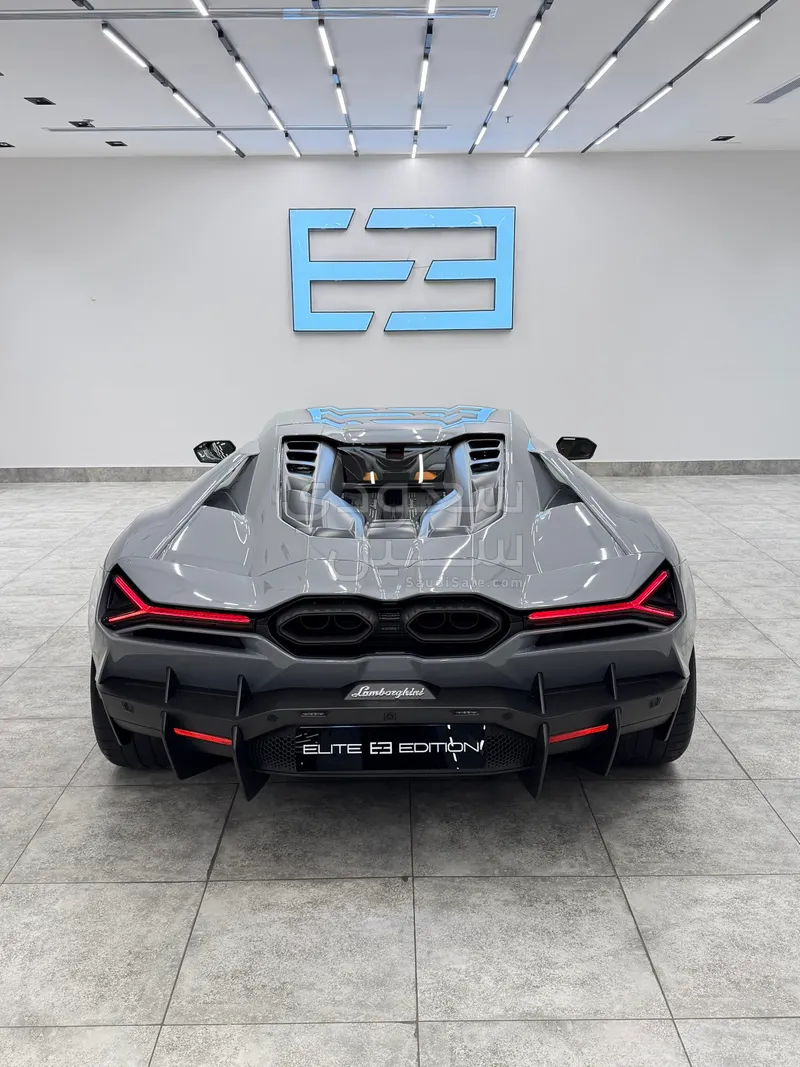 2024 لمبرجيني ريفويلتو