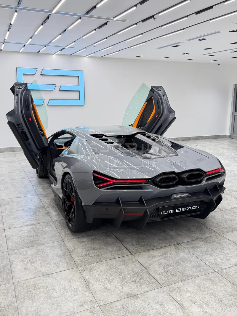 2024 لمبرجيني ريفويلتو