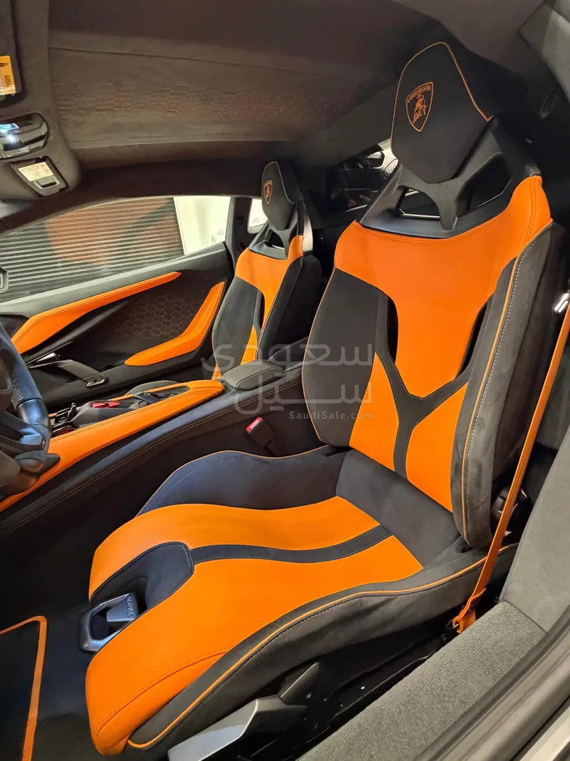 2024 لمبرجيني ريفويلتو