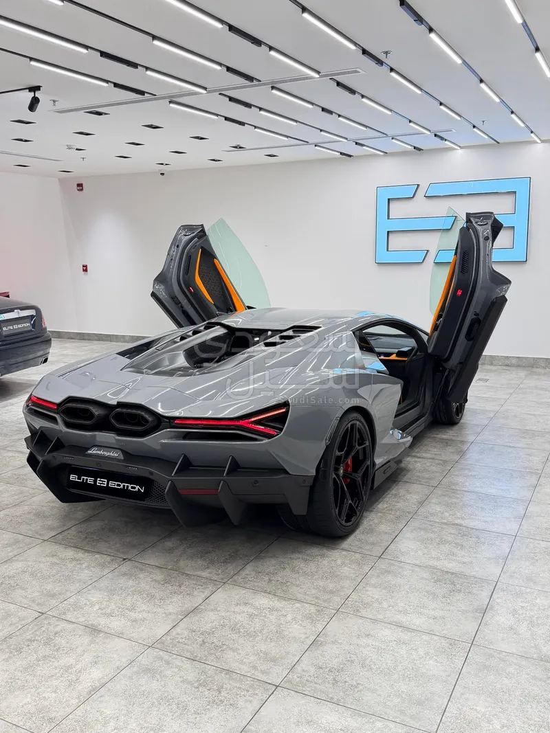 2024 لمبرجيني ريفويلتو