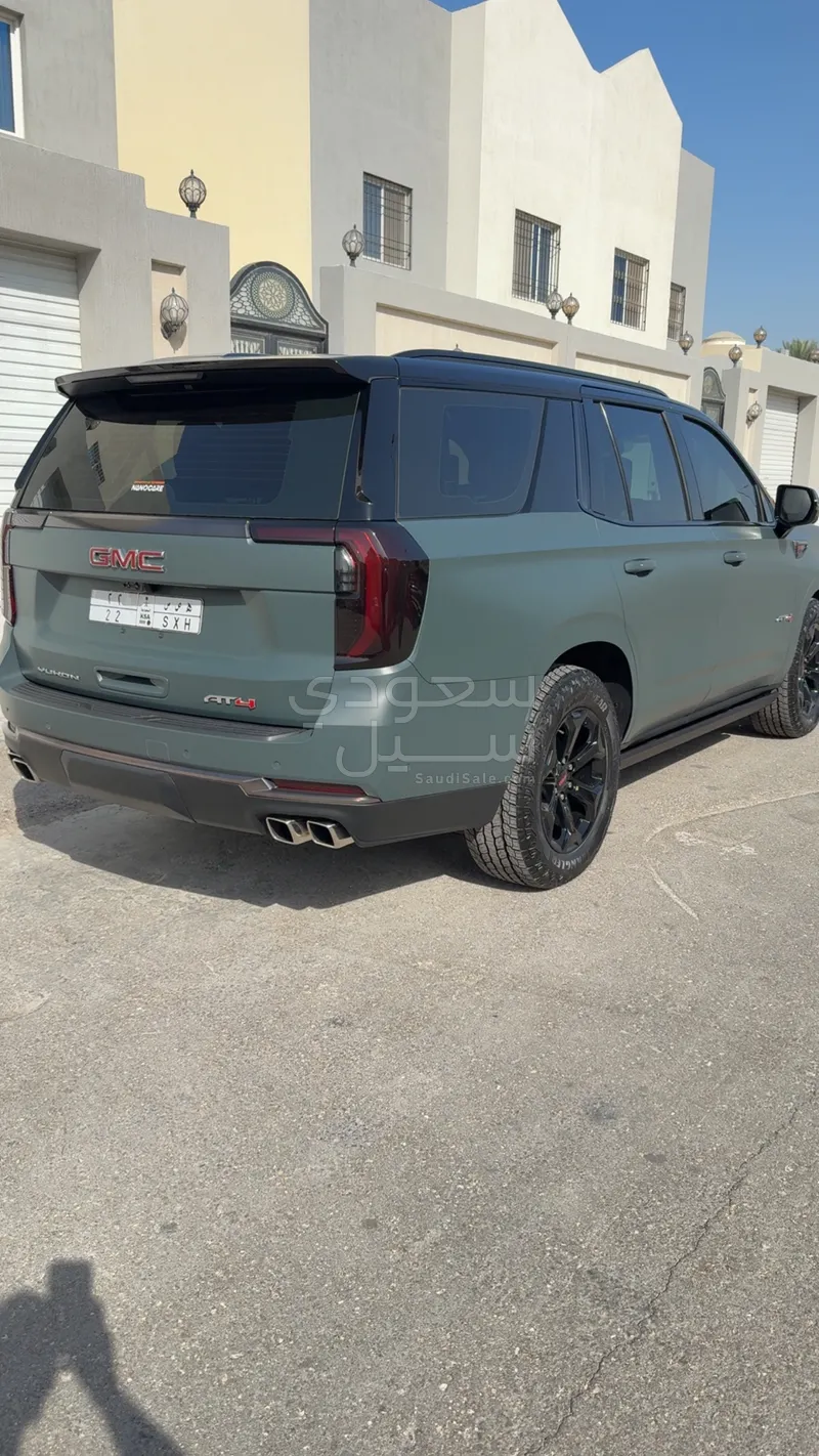 2025 جي ام سي يوكون اي تي 4