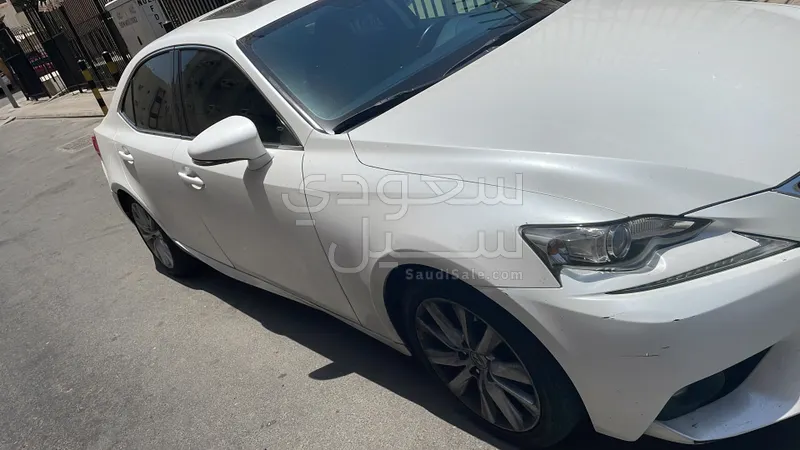 2015 لكزس آي إس 250