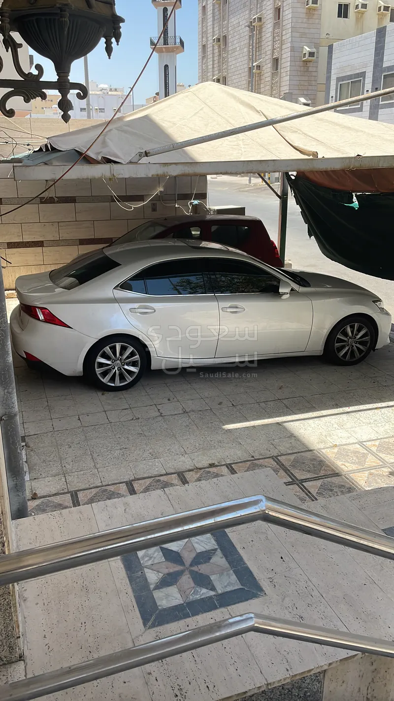 2015 لكزس آي إس 250