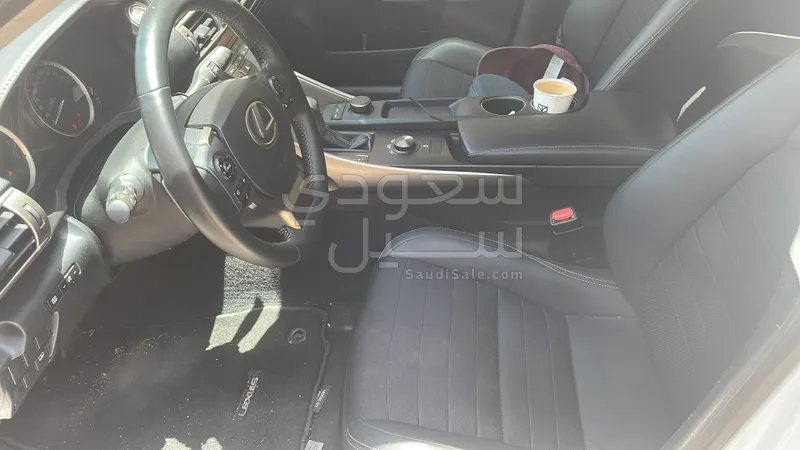 2015 لكزس آي إس 250