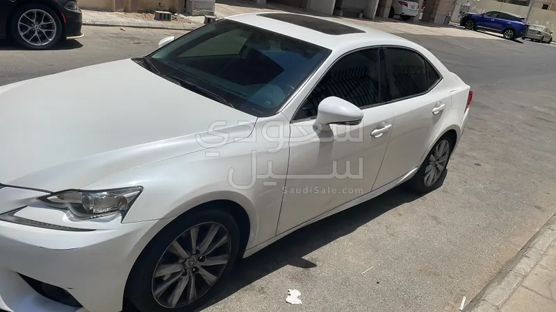 2015 لكزس آي إس 250