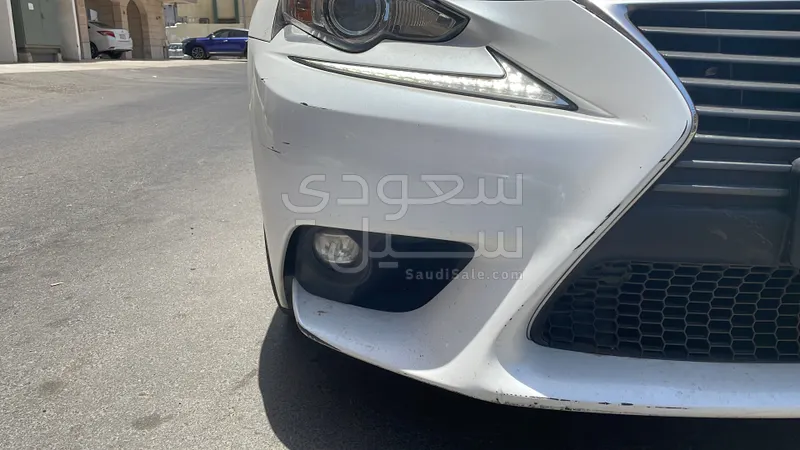 2015 لكزس آي إس 250