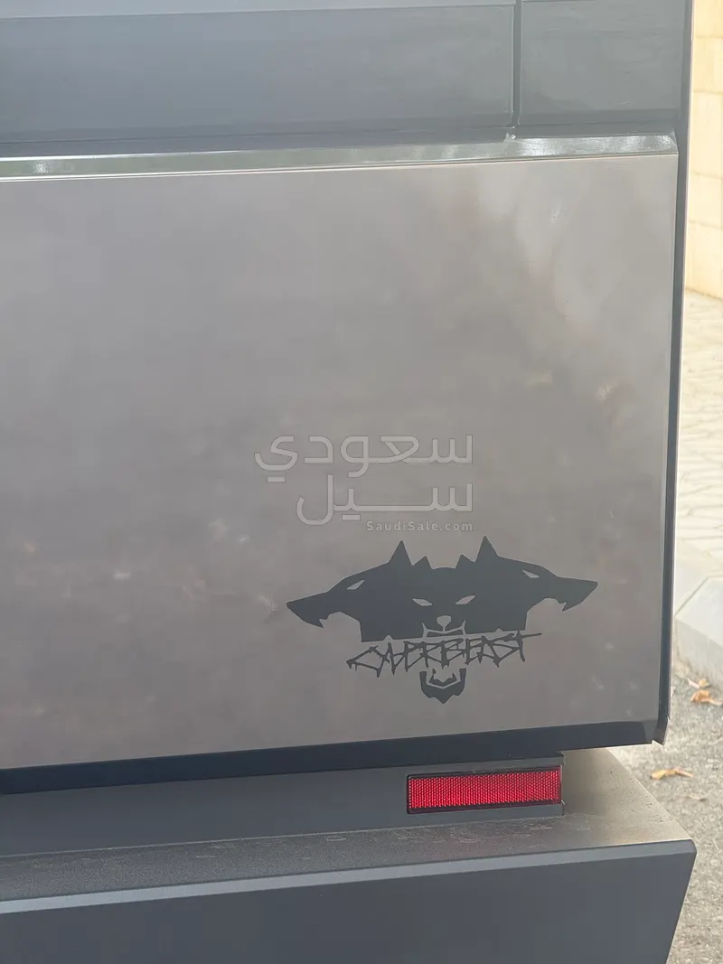 2025 تيسلا سايبر تراك