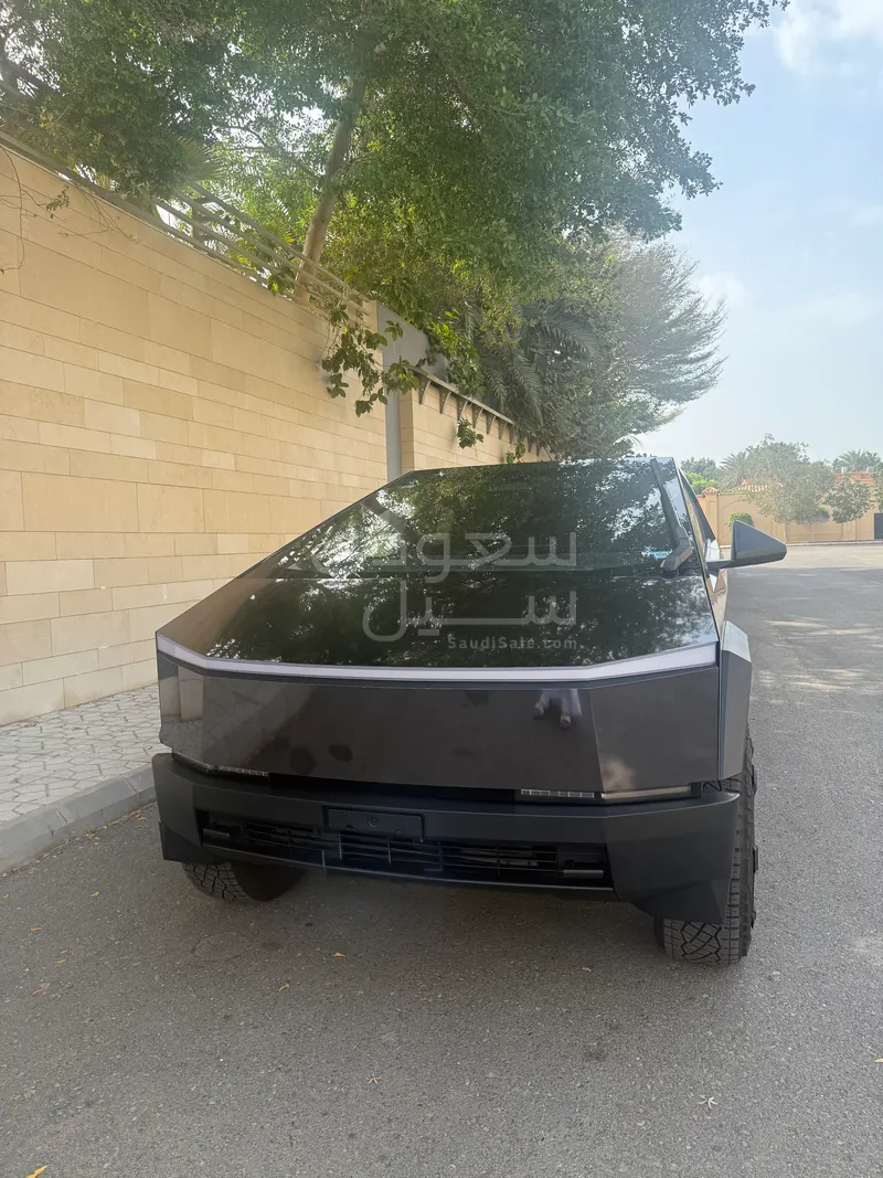 2025 تيسلا سايبر تراك