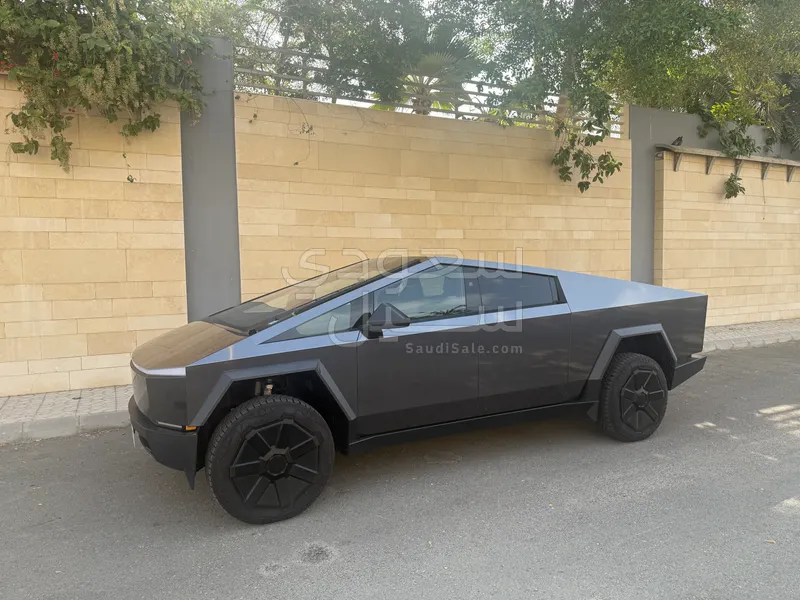 2025 تيسلا سايبر تراك