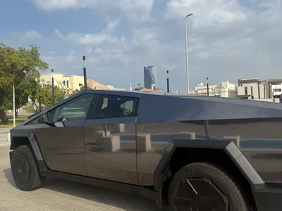 2025 تيسلا سايبر تراك