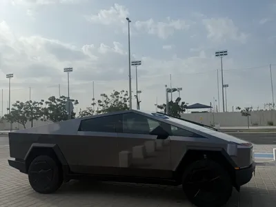 2025 تيسلا سايبر تراك