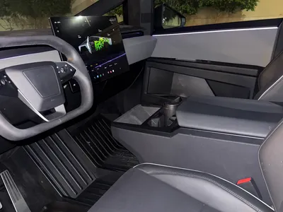 2025 تيسلا سايبر تراك