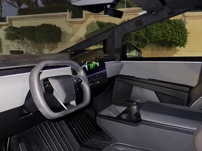 2025 تيسلا سايبر تراك