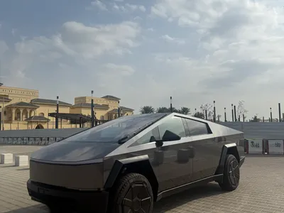 2025 تيسلا سايبر تراك