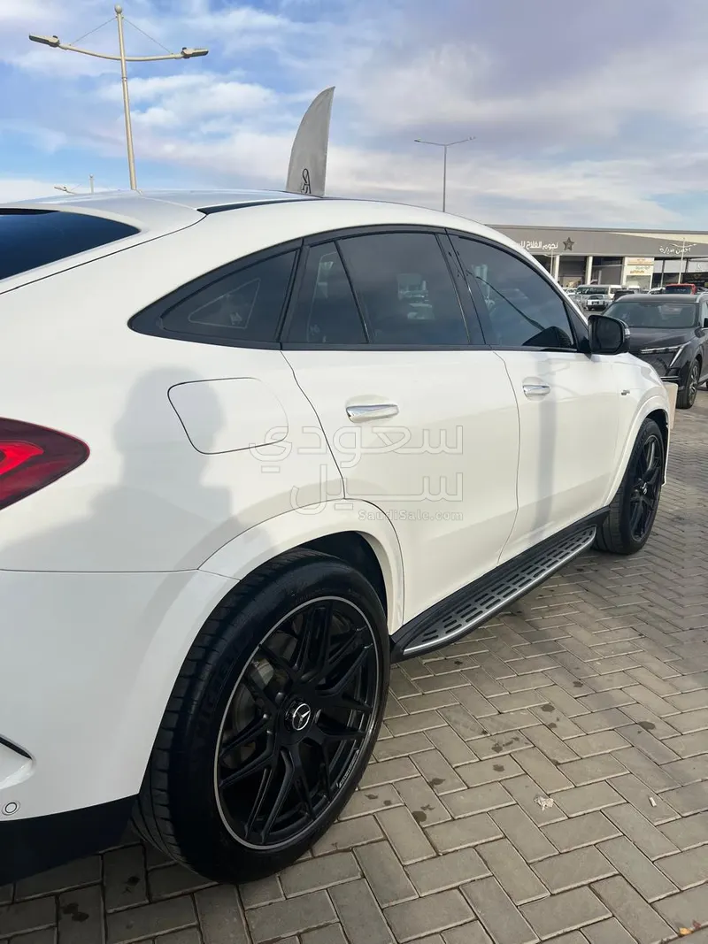 2024 مرسيدس - بنز جي إل إي 53 أي إم جي