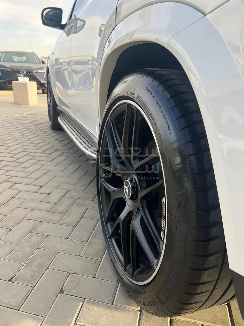 2024 مرسيدس - بنز جي إل إي 53 أي إم جي