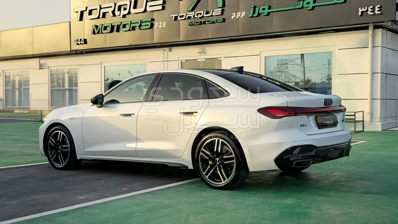 2025 اودي اي 5 45 تي اف اس اي اس لاين